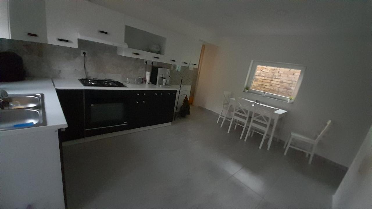 Appartement Horvath Apartman à Keszthely Extérieur photo